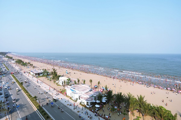 Bãi biển Sầm Sơn - điểm hút khách đầu tiên